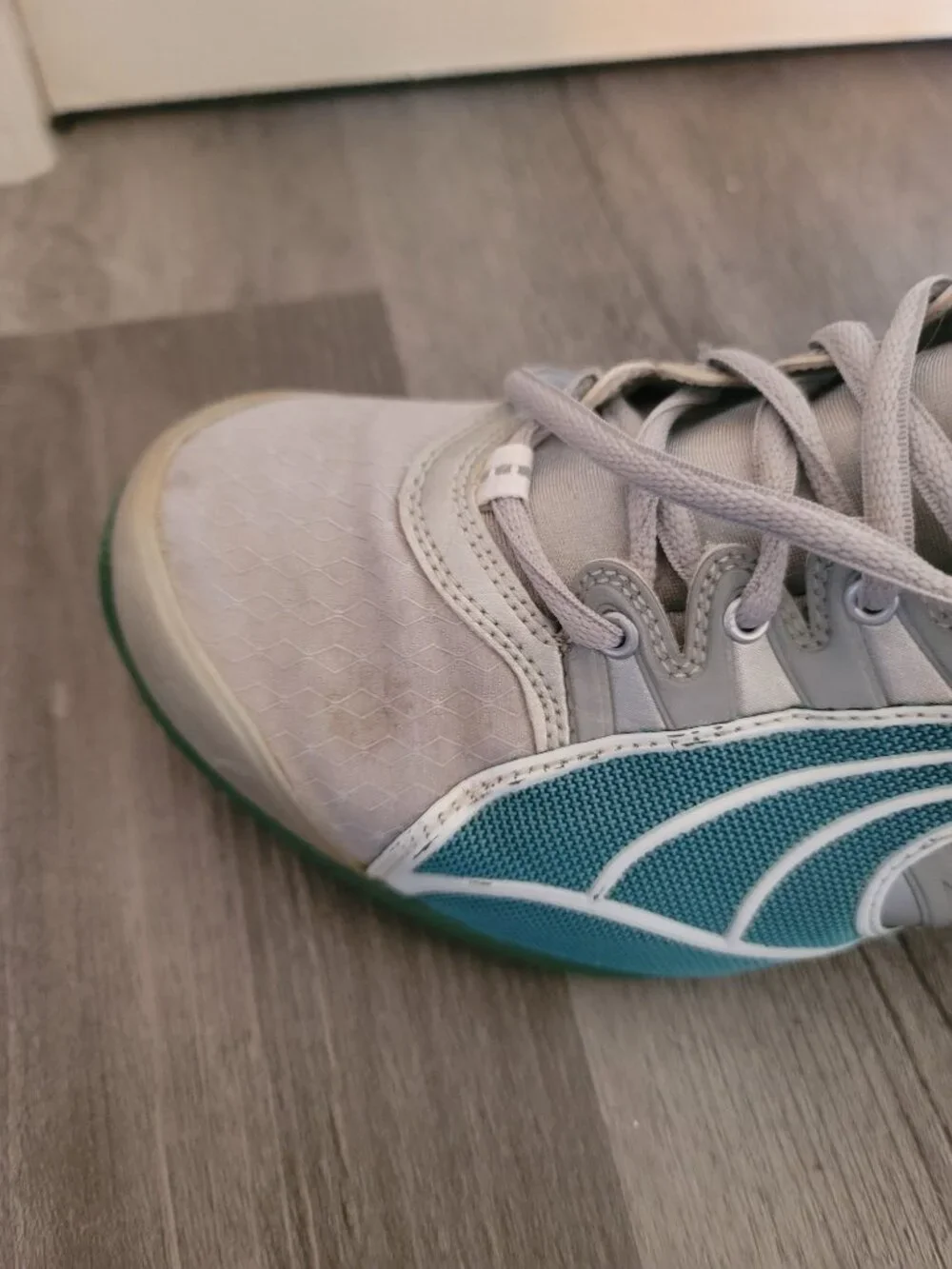 Womens grey and blue puma tennis shoes - has damage - size 10